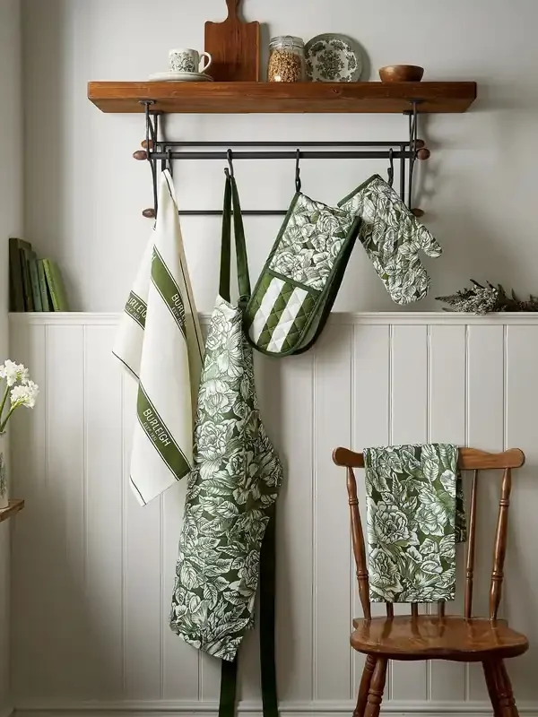 Burleigh X Bedeck Of Belfast Green Hibiscus Double Oven Gloves