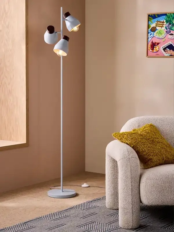产品名称中包含顶级域名,检查并适当处理后再继续! MADE.COM Blue Albert Floor Lamp