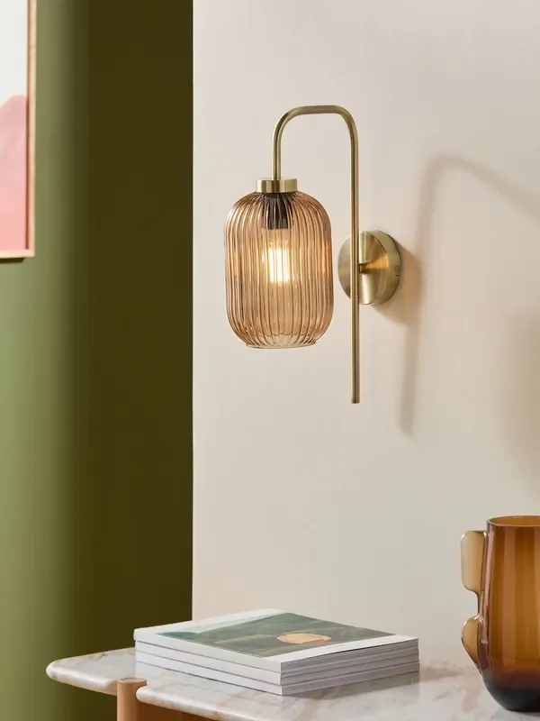 产品名称中包含顶级域名,检查并适当处理后再继续! MADE.COM Brown Briz Wall Lamp