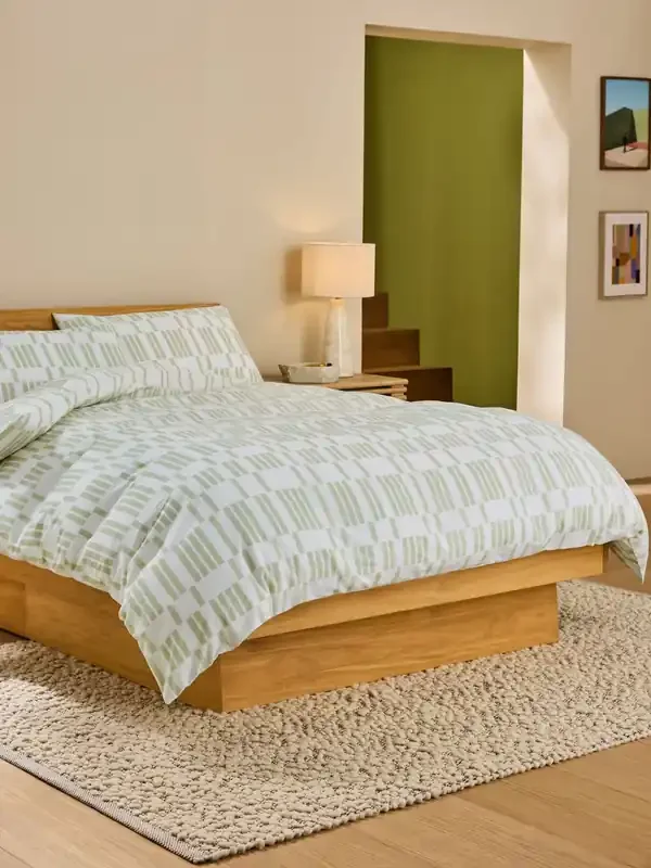 产品名称中包含顶级域名,检查并适当处理后再继续! MADE.COM Green Avery 100% Cotton Duvet Cover and Pillowcase Set