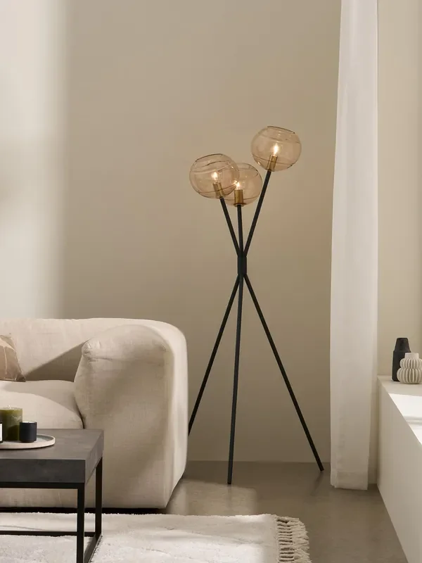 产品名称中包含顶级域名,检查并适当处理后再继续! MADE.COM Black/Champagne Mika Floor Lamp