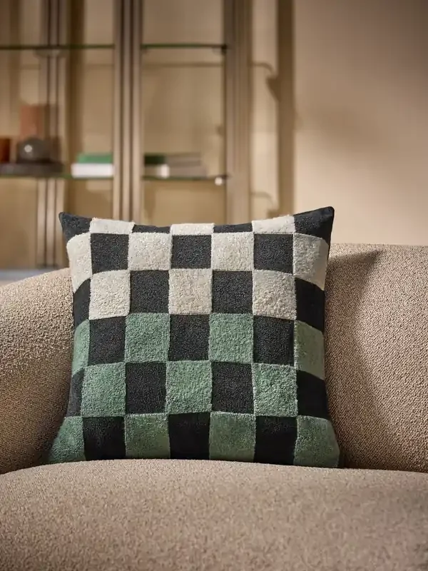 产品名称中包含顶级域名,检查并适当处理后再继续! MADE.COM Teal Blue Tilo Checkerboard Boucle Cushion