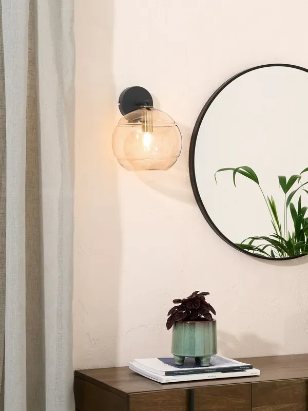 产品名称中包含顶级域名,检查并适当处理后再继续! MADE.COM Black/Champagne Mika Wall Light