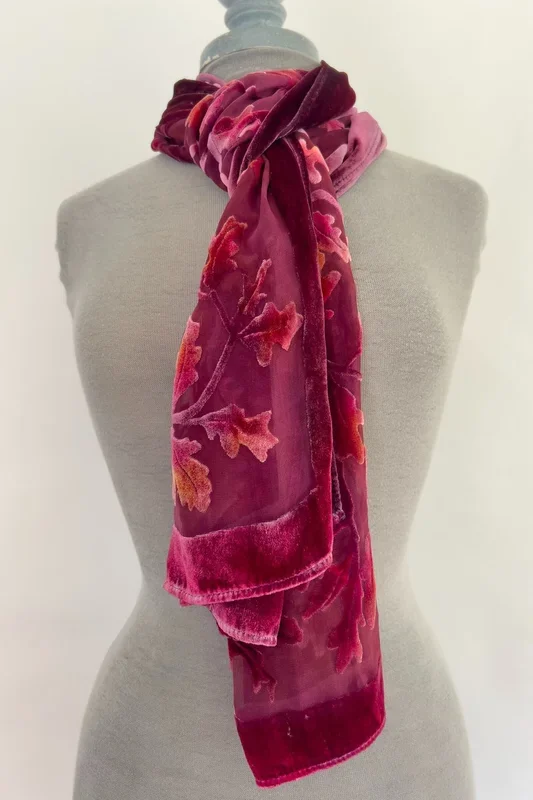 Oak Leaves Scar/ Shawl in Red – Red