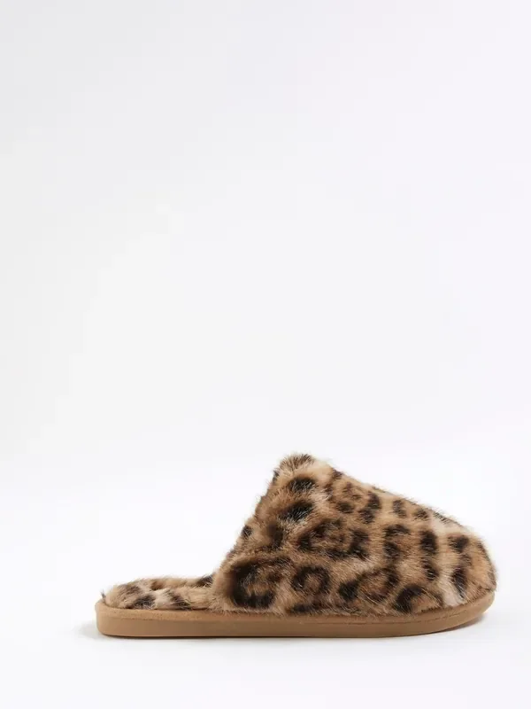 River Island Brown Oversize Fur Mule slipper