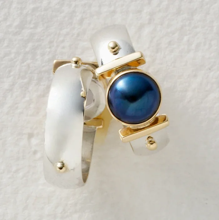 Round Cab Gold Bar Ring – Irradiated Blue Pearl