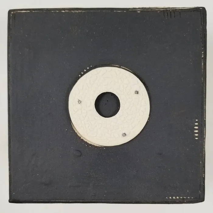 Small Wall Squares in Black and White – White Circle
