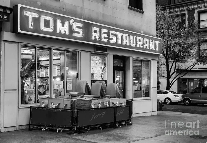 Tom’s Restaurant bw